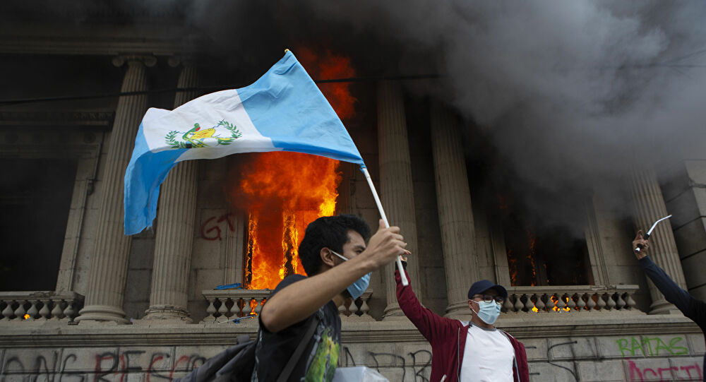 Estallan violentas protestas en Guatemala por presupuesto