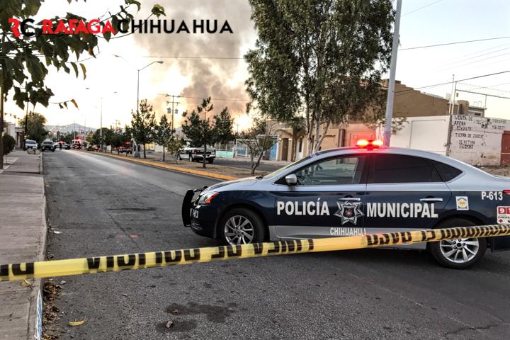 Voraz incendio consume restaurante en La Granjas