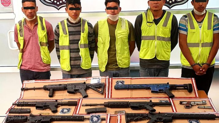 Detienen a 5 jóvenes fuertemente armados en Juárez