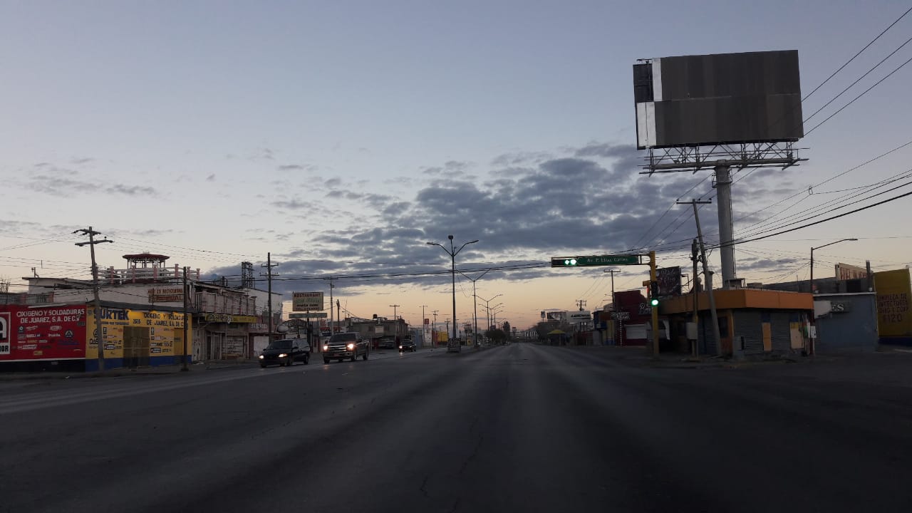 Lucen solas calles en Juárez