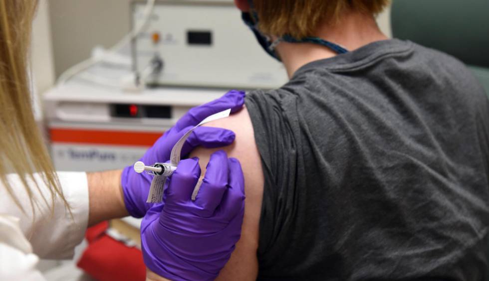 “Ricos” ofrecen en EU hasta 25 mil dólares por primeras vacunas anticovid