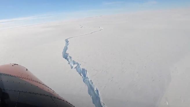 Iceberg de 1,270 kilómetros se desprende de la Antártida