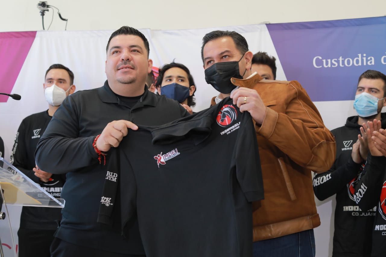 Presenta Cruz a los Indomables; equipo de Juárez para el basquetbol