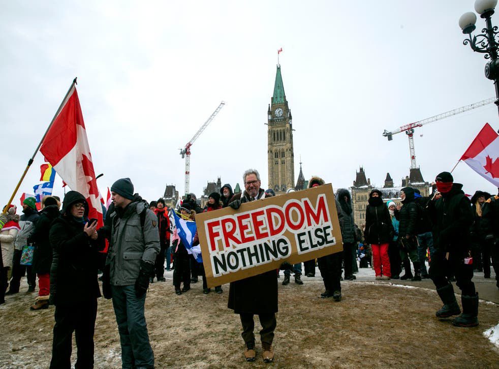 Canadá reduce las medidas contra covid tras días de protestas lideradas por camioneros