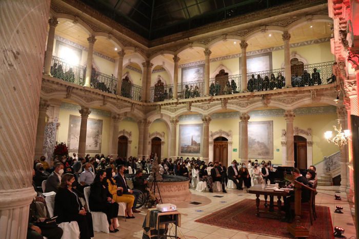 En Parral se llevó a cabo la presentación del fotolibro “Palacio Alvarado