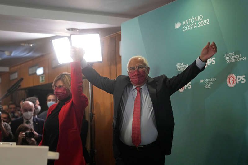 Primer ministro portugués da positivo a COVID tras votación