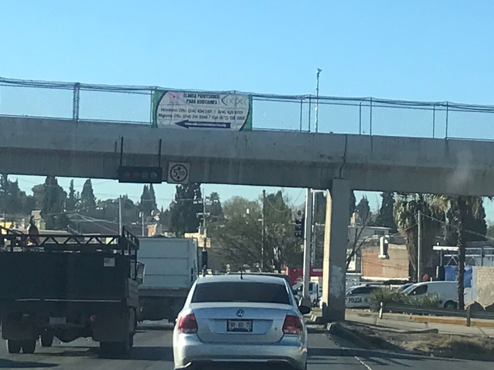 Irresponsabilidad de Vialidad; 2 semanas sin funcionar semáforo en la Sacramento