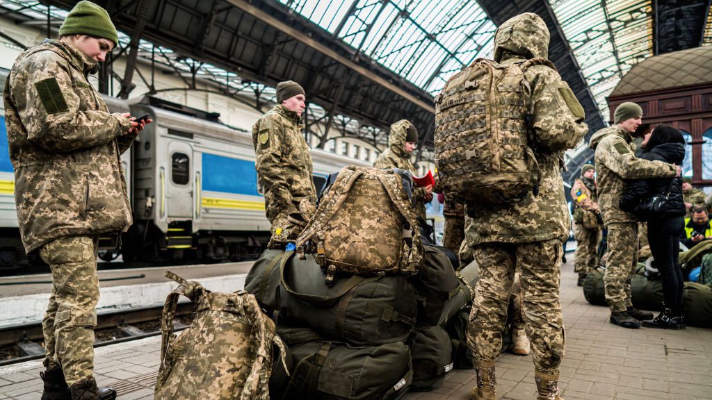 Miles de estadounidenses se ofrecen para pelear en Ucrania
