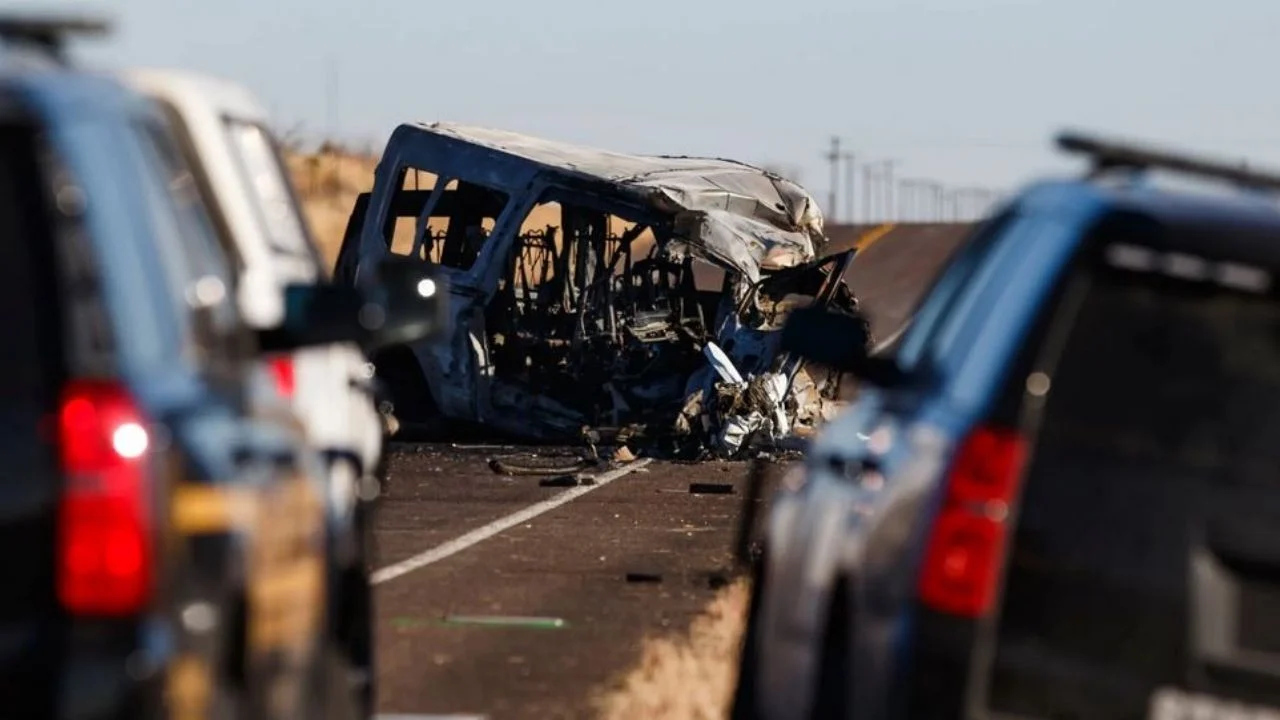 Niño de 13 años conduce camioneta en Texas y choca; hay 9 muertos, incluido el menor