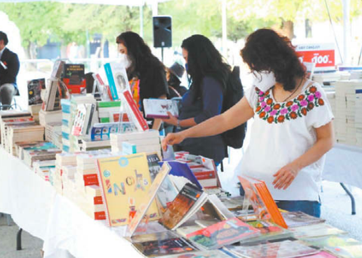 Verbena literaria, venta de libros y actividades culturales en la Plaza de Armas