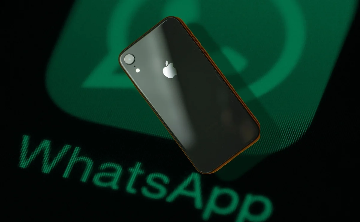 WhatsApp lleva a iOS la limitación del reenvío de mensajes a un chat grupal una sola vez