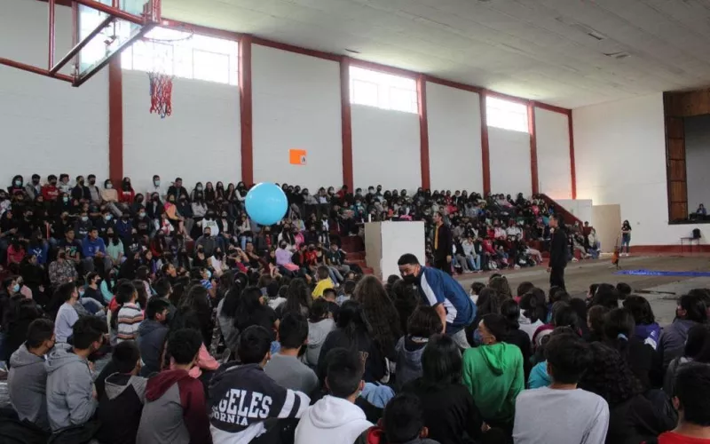 Disfrutan del teatro alrededor de 2 mil adolescentes en La Junta y Guerrero