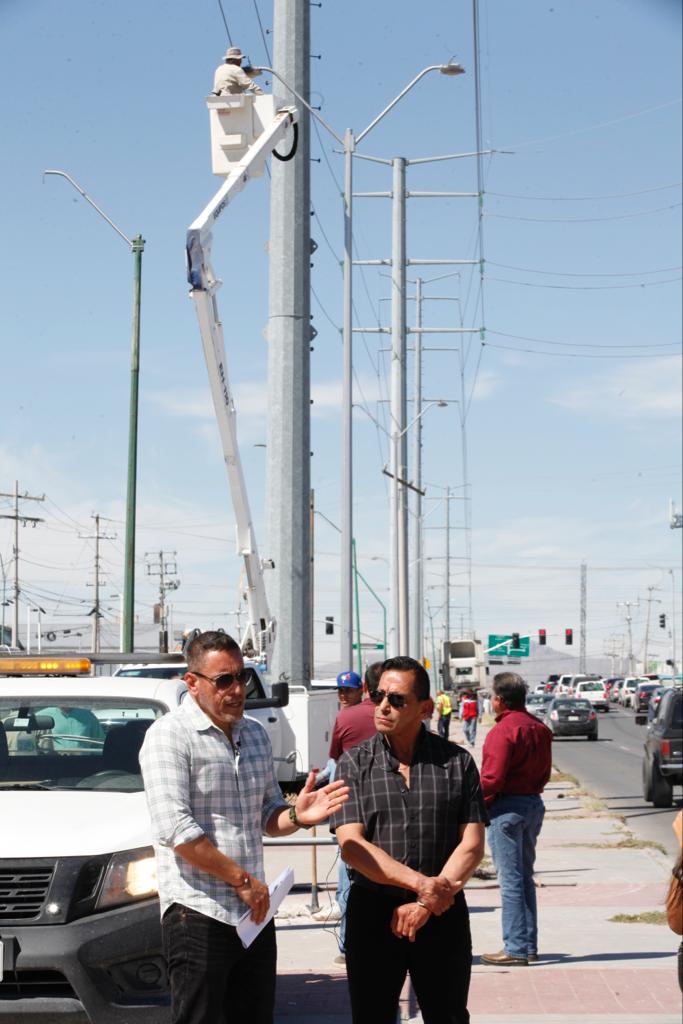 Supervisa director general de Servicios Públicos rehabilitación de luminarias en Ciudad Juárez