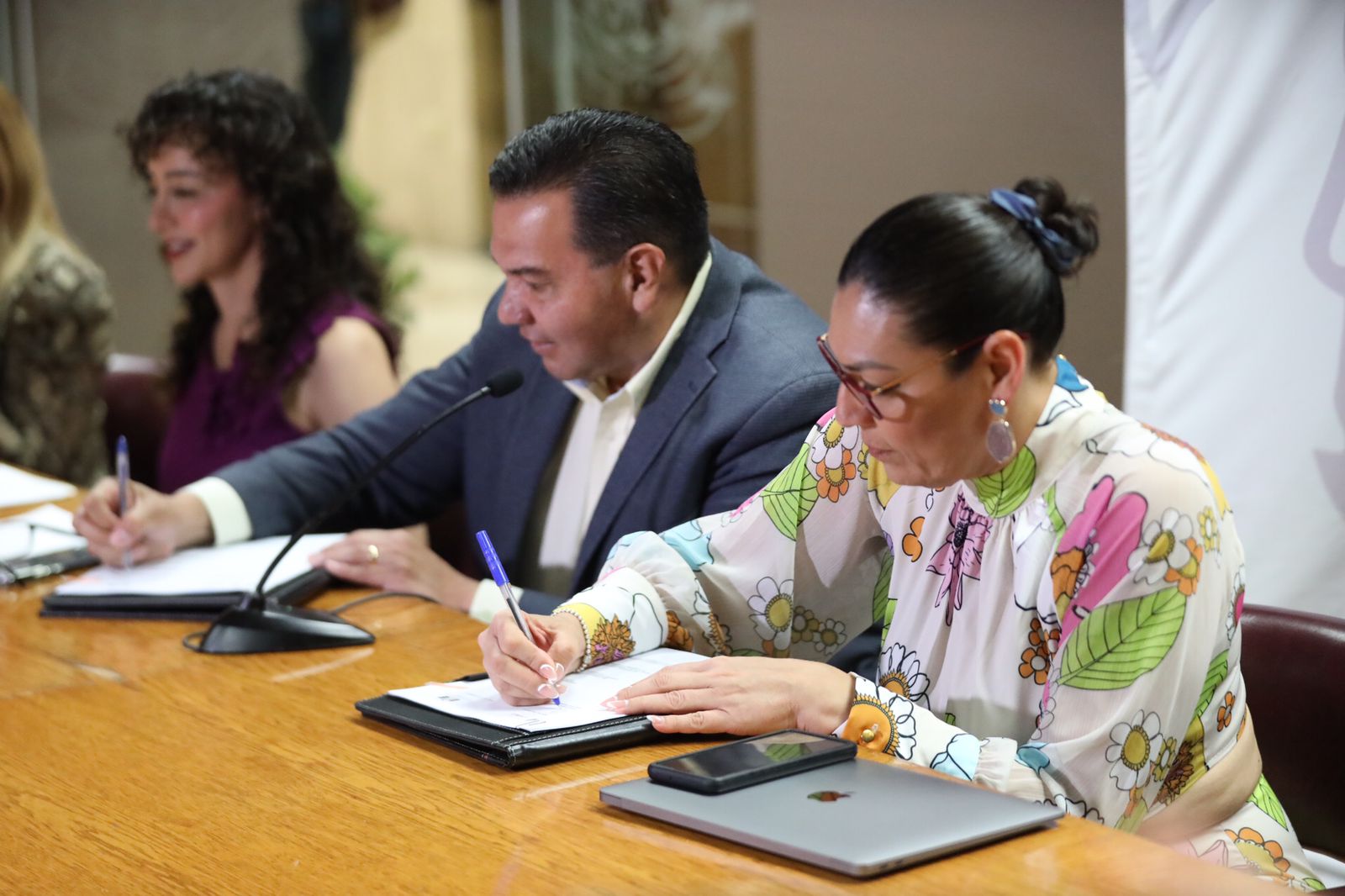 Firma convenio de colaboración Cruz Pérez Cuellar con IEE para implementar educación cívica y democrática en escuelas