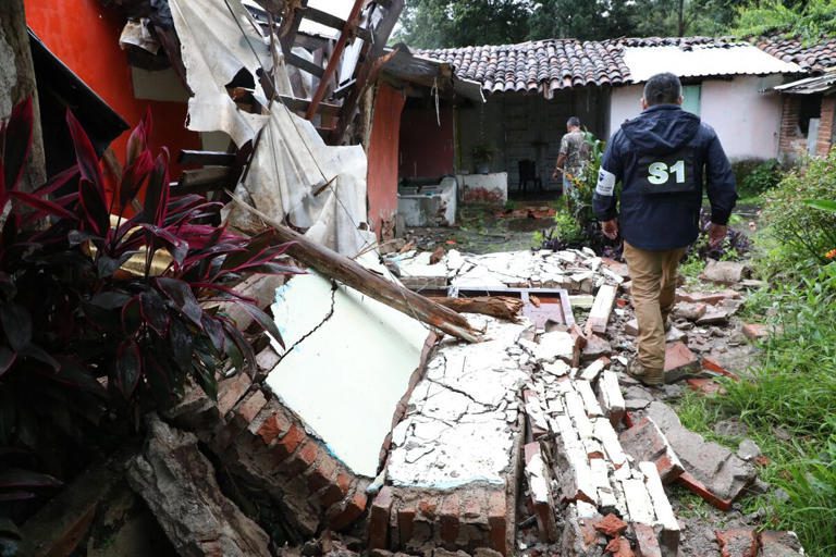 Michoacán prevé declarar zona de desastre tras sismo; hay más de 3 mil casas afectadas