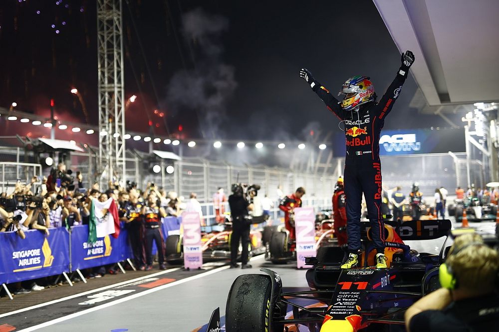 Checo Pérez logra su cuarta victoria en la Fórmula 1 tras ganar el GP de Singapur