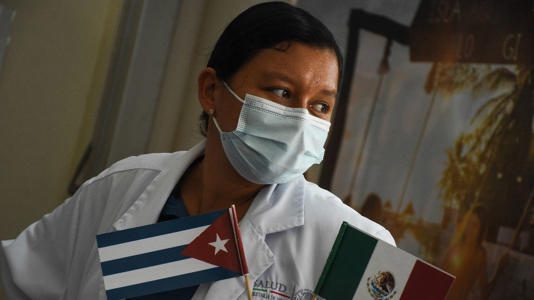 Gobierno federal reclutará a médicos especialistas del extranjero para trabajar un año en México
