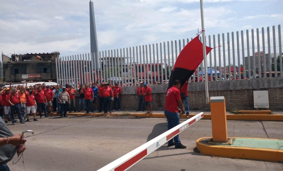 Levantan huelga en Michoacán; acuerdan alza salarial de 42%
