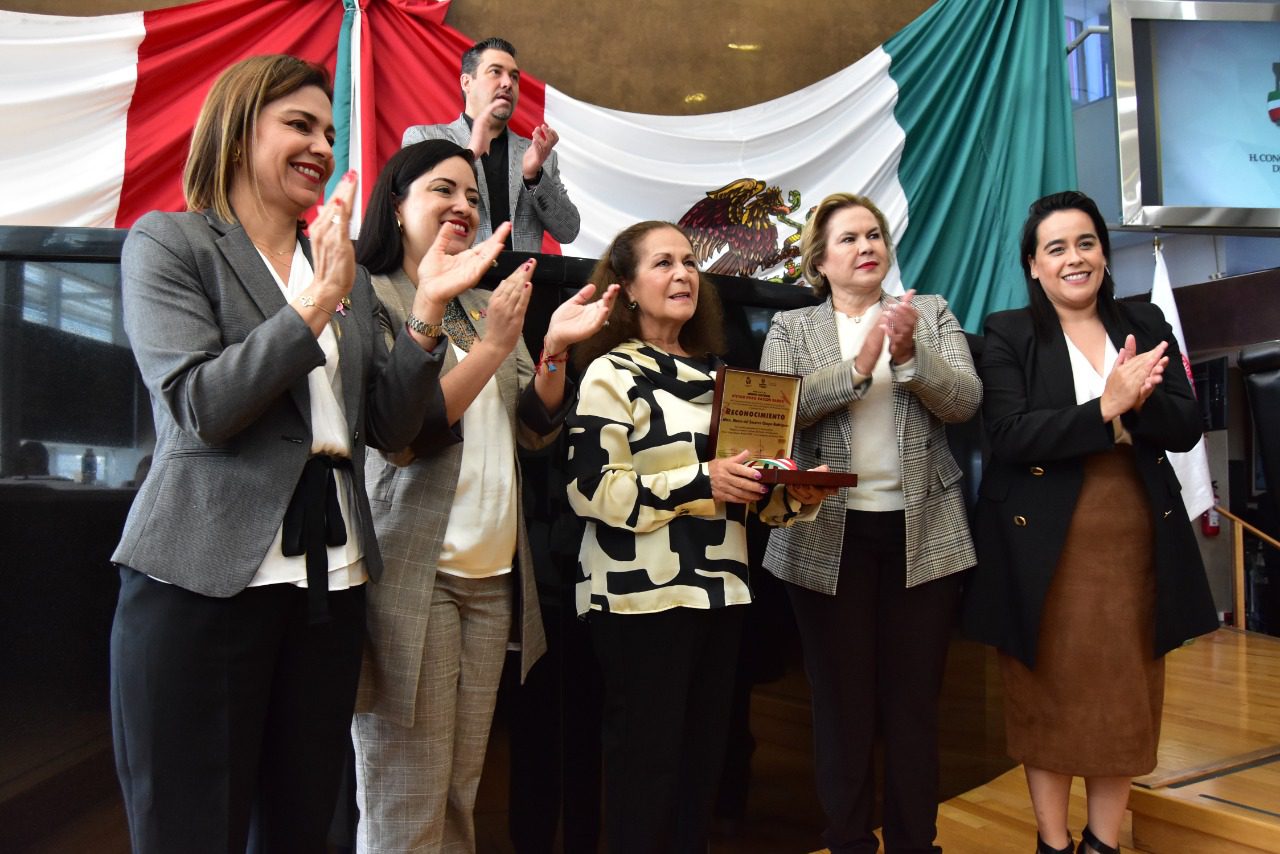 Entrega Congreso la Medalla al Mérito Cultural Víctor Hugo Rascón Banda 2022