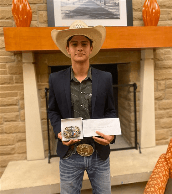Es Daniel González, primer chihuahuense en ganar mundial de jineteo de toros