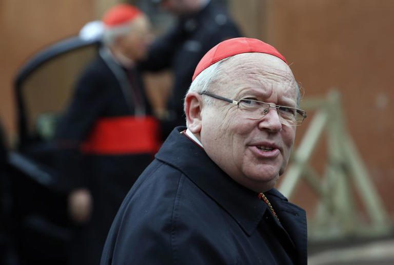 Cardenal francés dice que abusó de niña de 14 años y abandona funciones