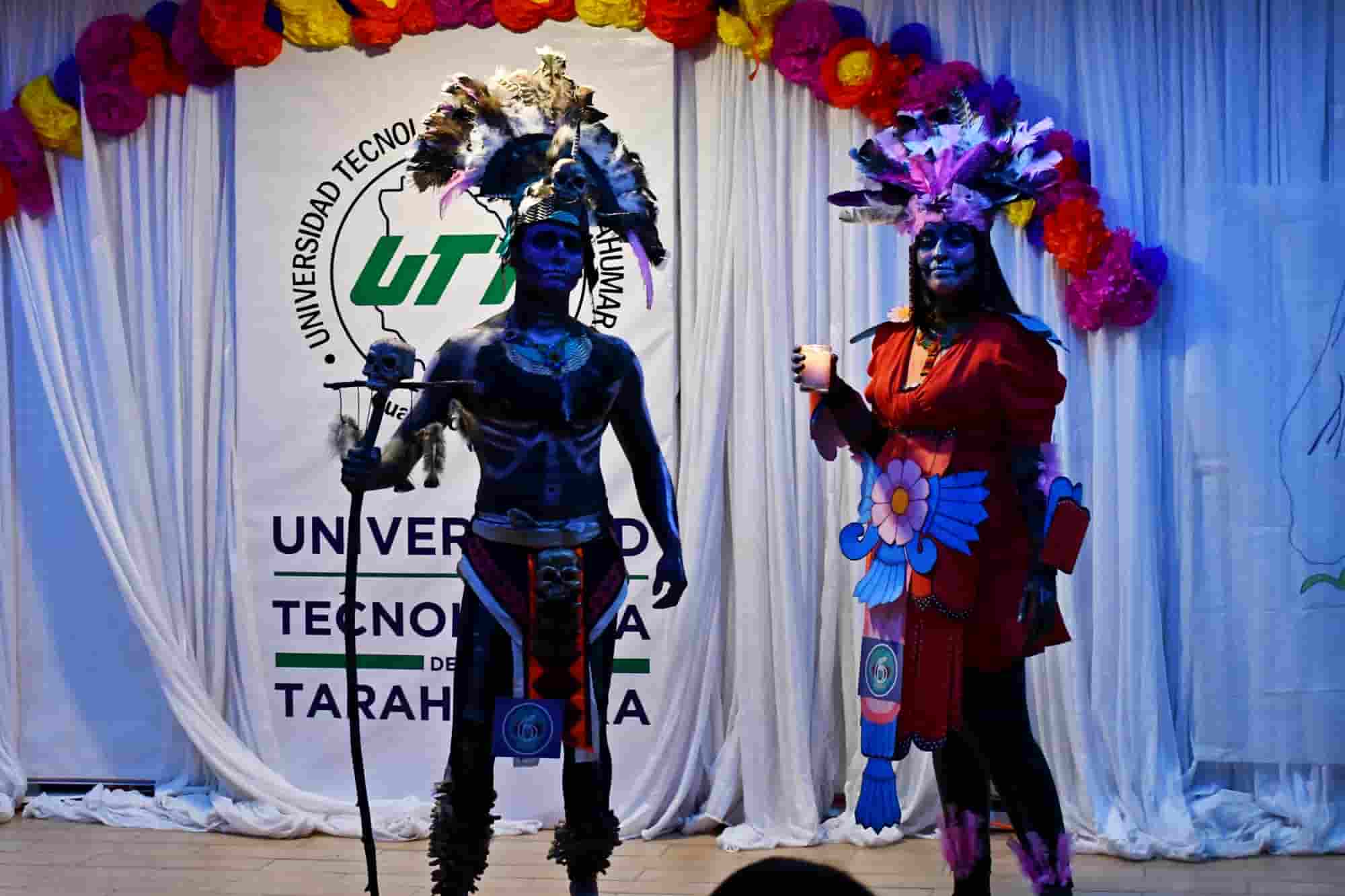 Rinde Universidad Tecnológica de la Tarahumara homenaje a las tradiciones de la cultura mexicana