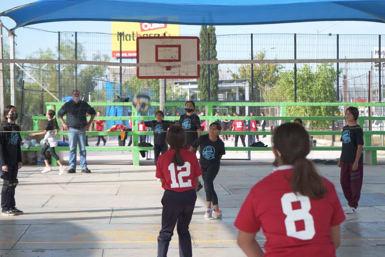 Organizan torneo de voleibol en escuelas primarias de Chihuahua Capital