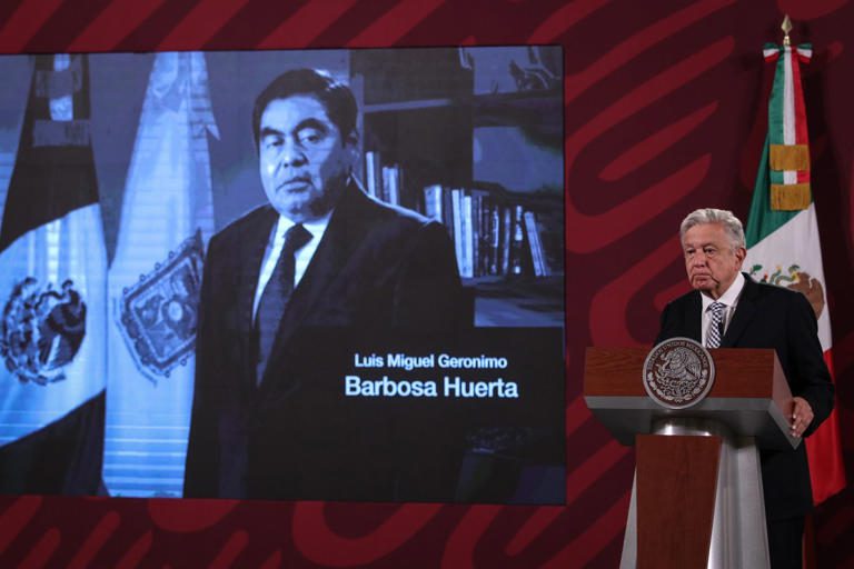 Lamenta AMLO muerte del gobernador Miguel Barbosa