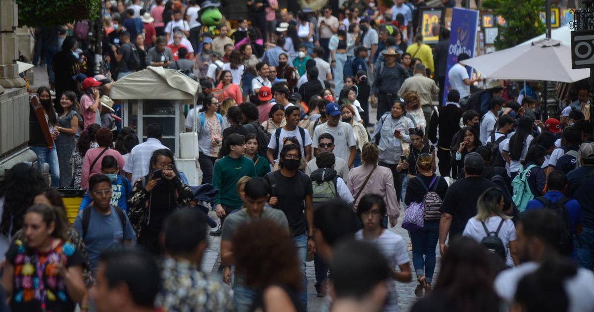 Sexta ola de COVID: hubo más de 10 mil casos activos en un mes y casi 200 muertes