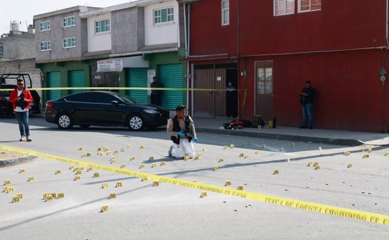 Sujetos armados disparan más de 100 veces contra mujeres policías en Lerma, Edomex