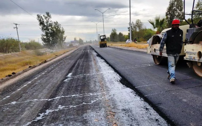 Avanza al 50% rehabilitación de tramo carretero Delicias- El Salado