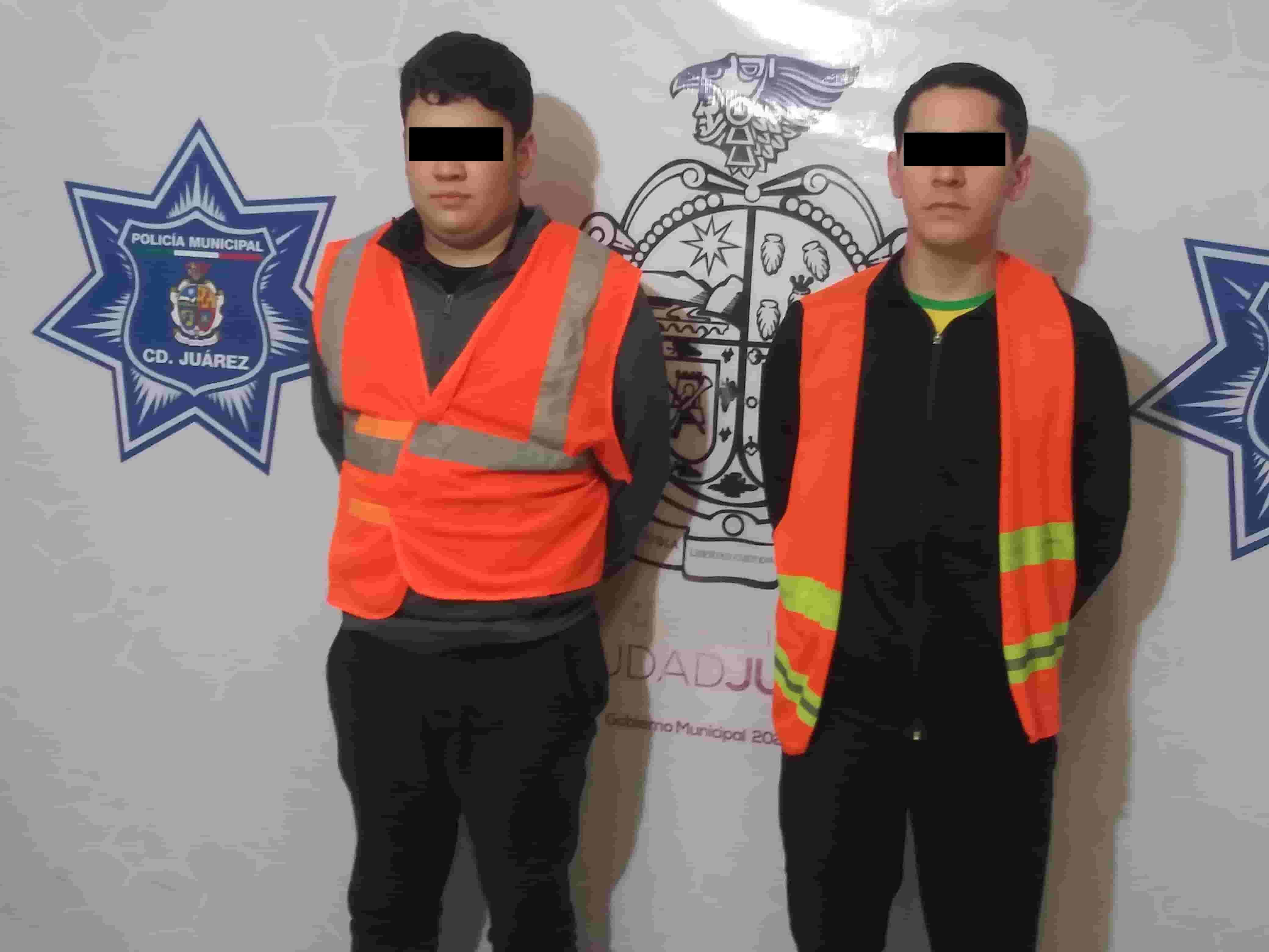 Arrestan a dos empleados de restaurante por robar casi 20 mil pesos de la caja fuerte