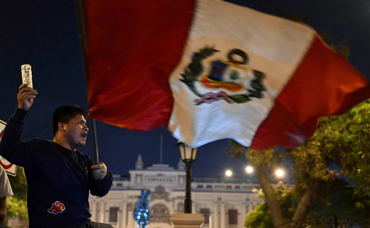 Mueren 2 durante protestas contra Presidenta de Perú