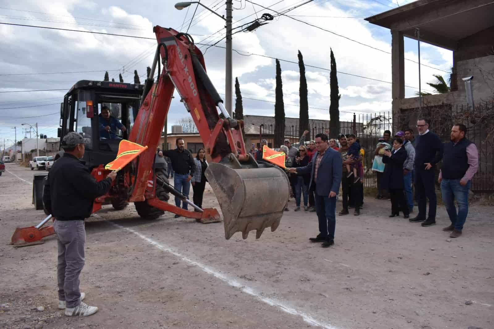 Inician trabajos de reposición de tubería de agua potable en la colonia Francisco Domínguez