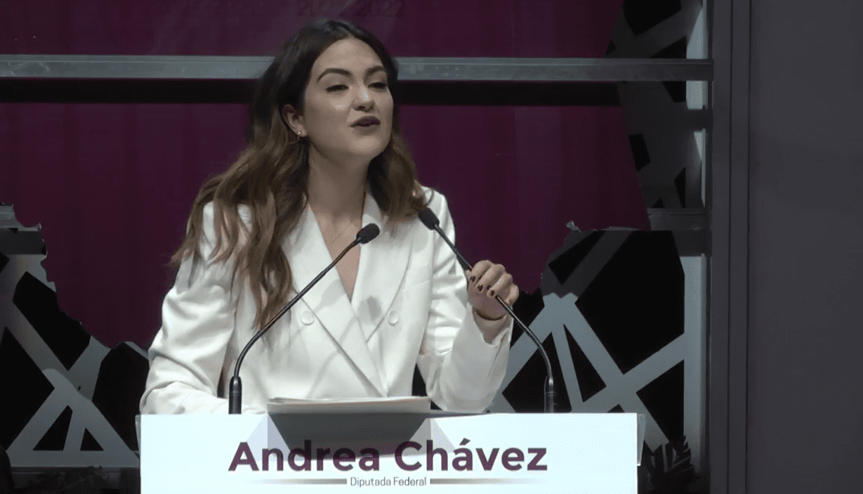 Muestra Andrea Chávez músculo político al rendir su primer informe de actividades