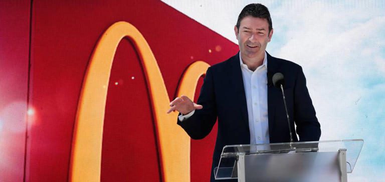 Multa al antiguo jefe de McDonald’s por ocultar relaciones sexuales con varias empleadas