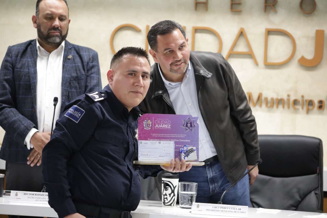 Entrega Cabildo de Juárez Premio al Policía del Año a 6 elementos por acciones en beneficio de Juárez