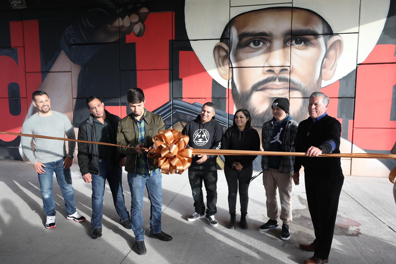 Inauguran Mural en honor al peleador Yair Rodríguez “El Pantera”