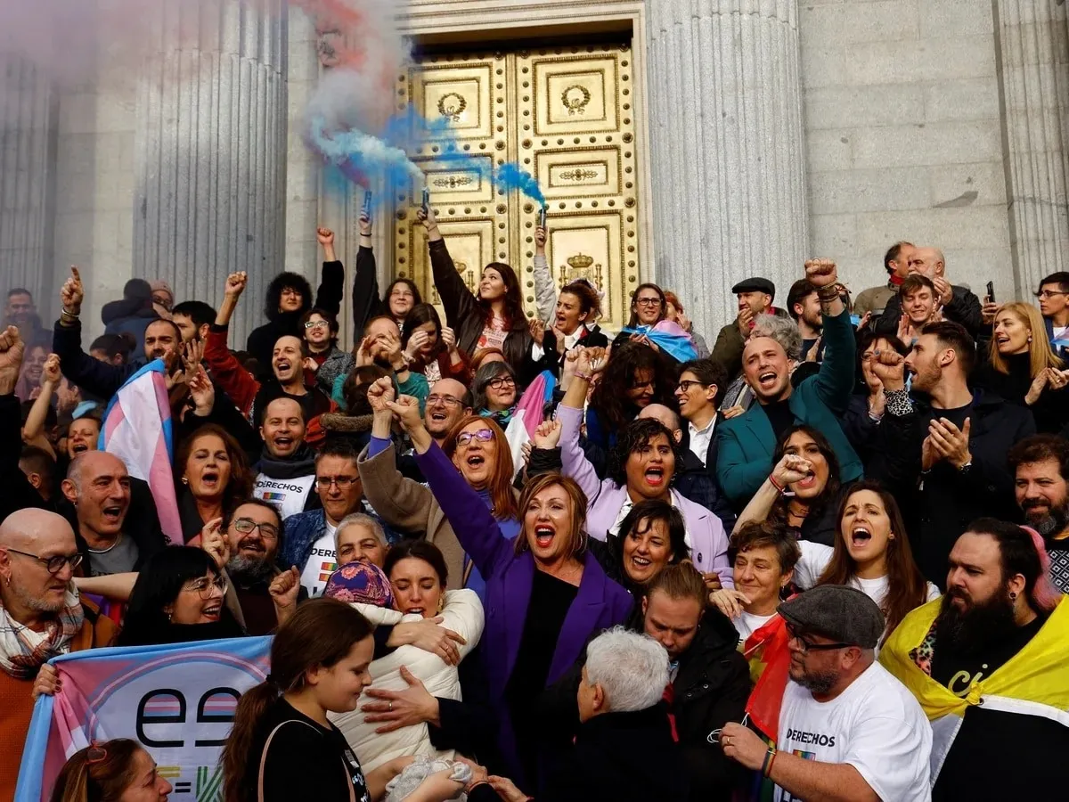 Parlamento español amplía derechos de aborto y transgénero