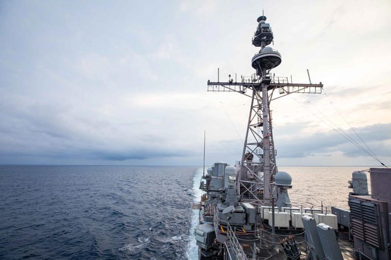 China denuncia que un buque de guerra estadounidense ha entrado ilegalmente en sus aguas