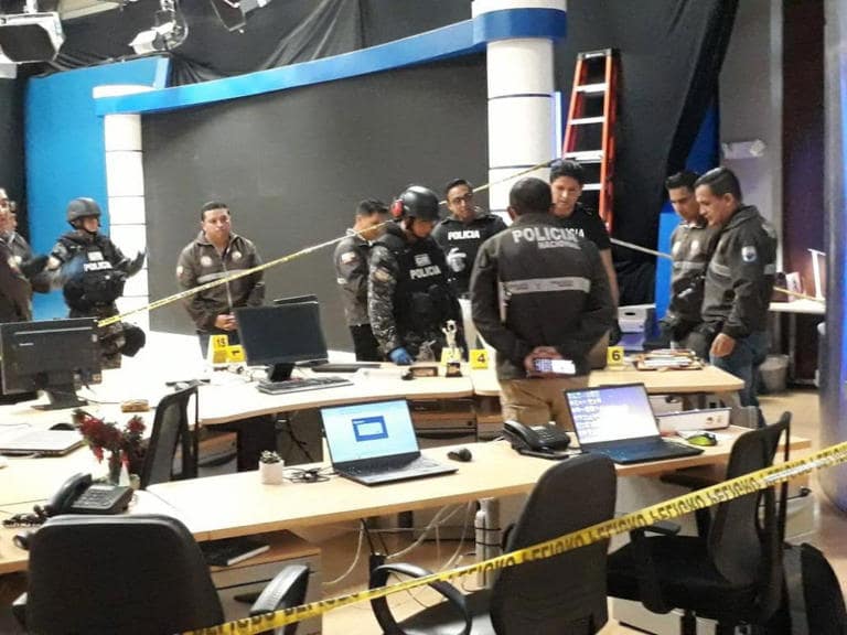 Envían a periodistas cinco sobres con explosivos en Ecuador