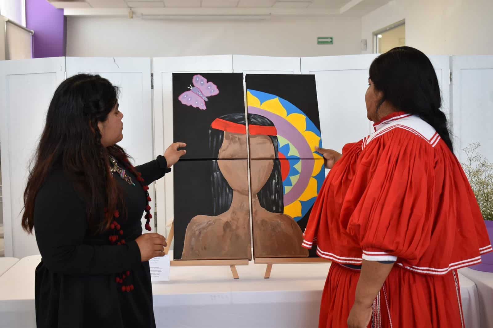 Presentan exposición de pinturas de mujeres de comunidades originarias