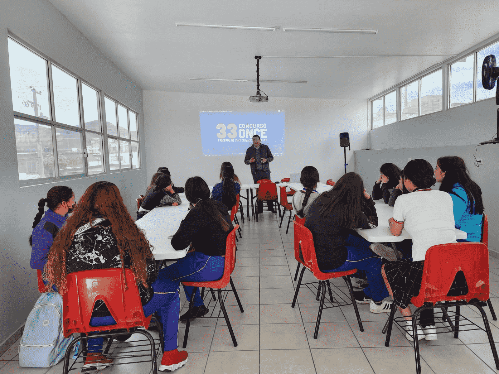 Cuenta Preparatoria “Ramón López Velarde” con nueva aula de usos múltiples