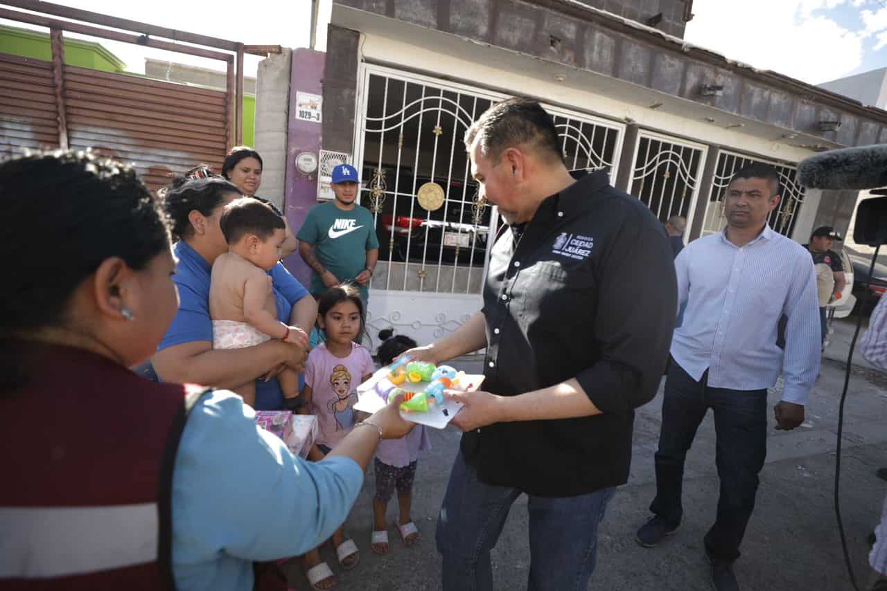 Entrega Cruz Pérez Cuellar juguetes y apoyos alimenticios en Praderas de los Oasis