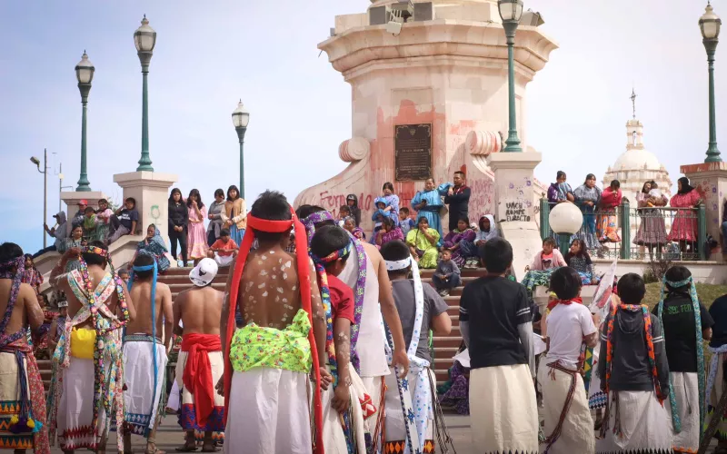 Inician comunidades indígenas urbanas celebraciones tradicionales en la Plaza del Ángel