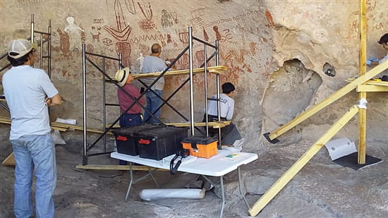 Trabajan en restauración de la Cueva de las Monas