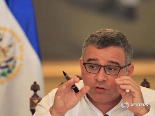 Condenan a 14 años a expresidente de El Salvador