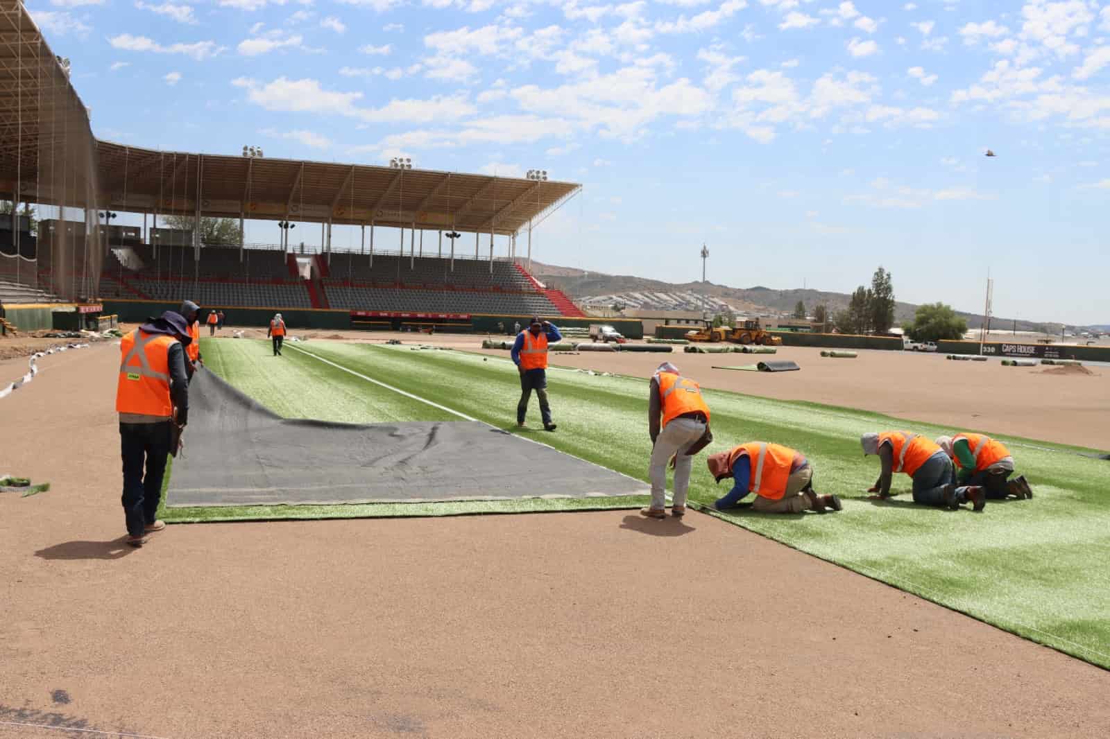 Inicia colocación de pasto sintético en Gran Estadio Parral