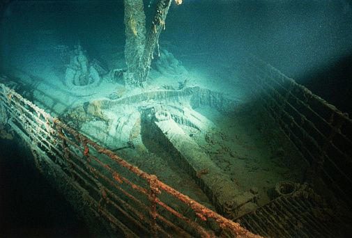 Titán chocó contra ruinas del Titanic o quedó enganchado, asegura especialista
