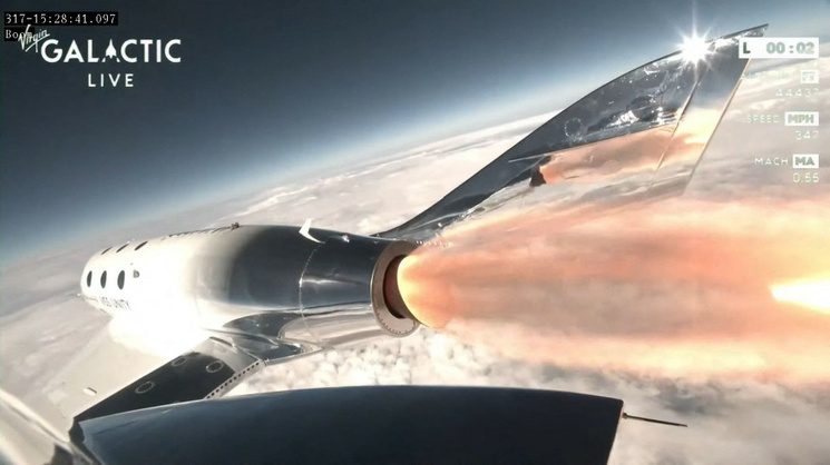 Virgin Galactic realiza su primer vuelo comercial al espacio